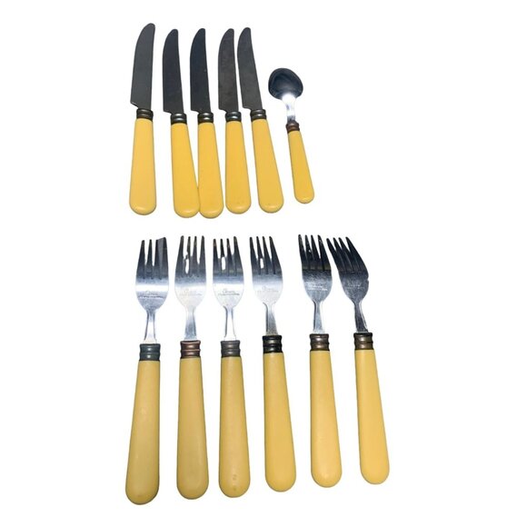 Vintage Gibson Yellow Handle Silverware Set 12-Piece Stainless Steel Flatware - Picture 1 of 15